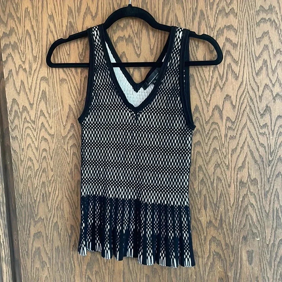 WHBM Black & White‎ Crochet Top XS - Picture 1 of 3